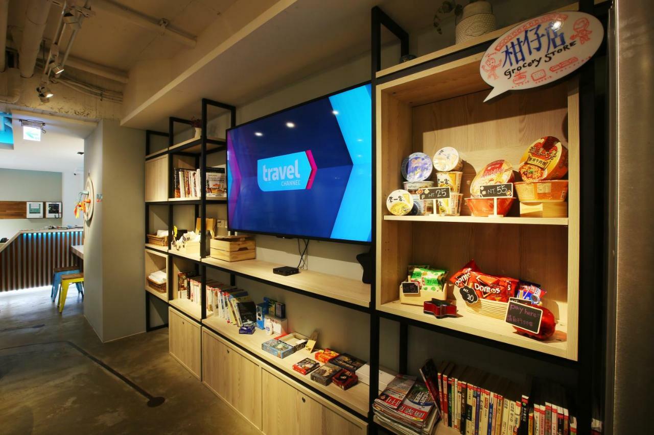 Loosha Hostel Taichung Buitenkant foto