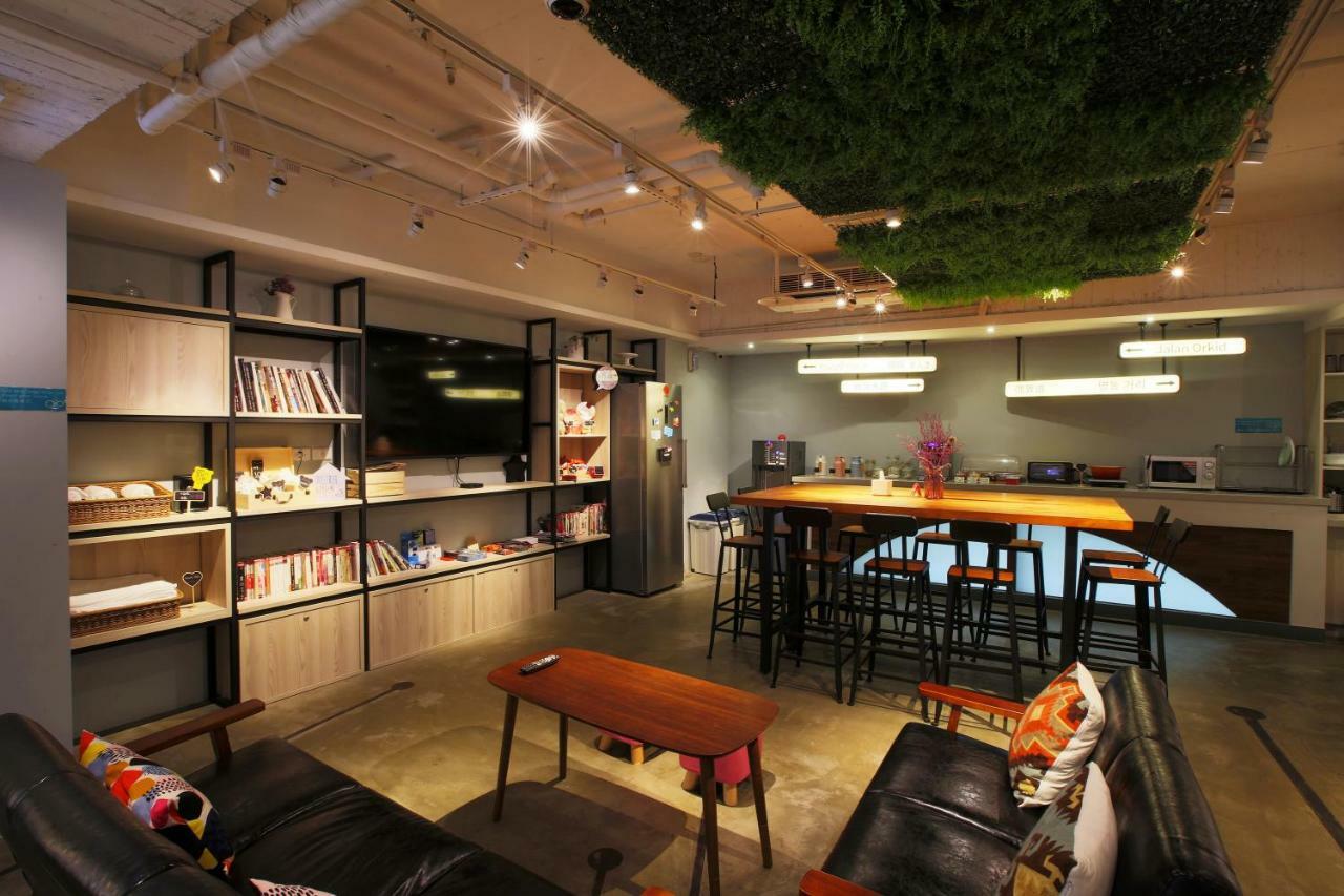 Loosha Hostel Taichung Buitenkant foto