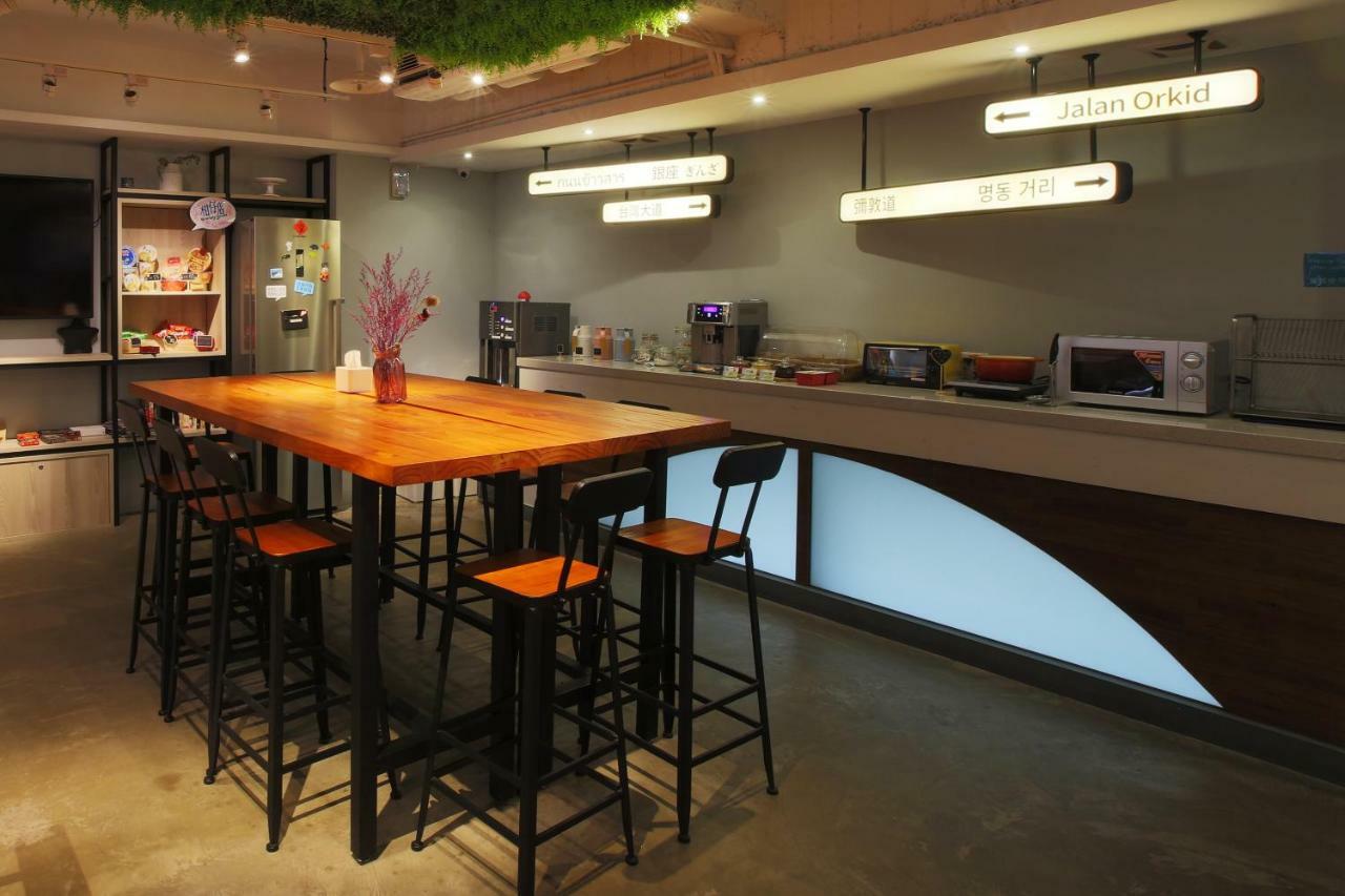 Loosha Hostel Taichung Buitenkant foto
