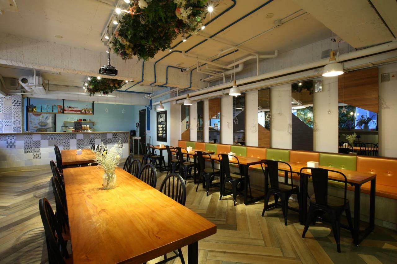 Loosha Hostel Taichung Buitenkant foto