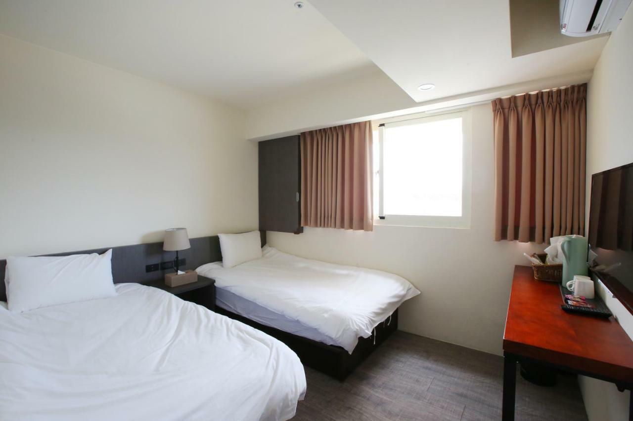 Loosha Hostel Taichung Buitenkant foto