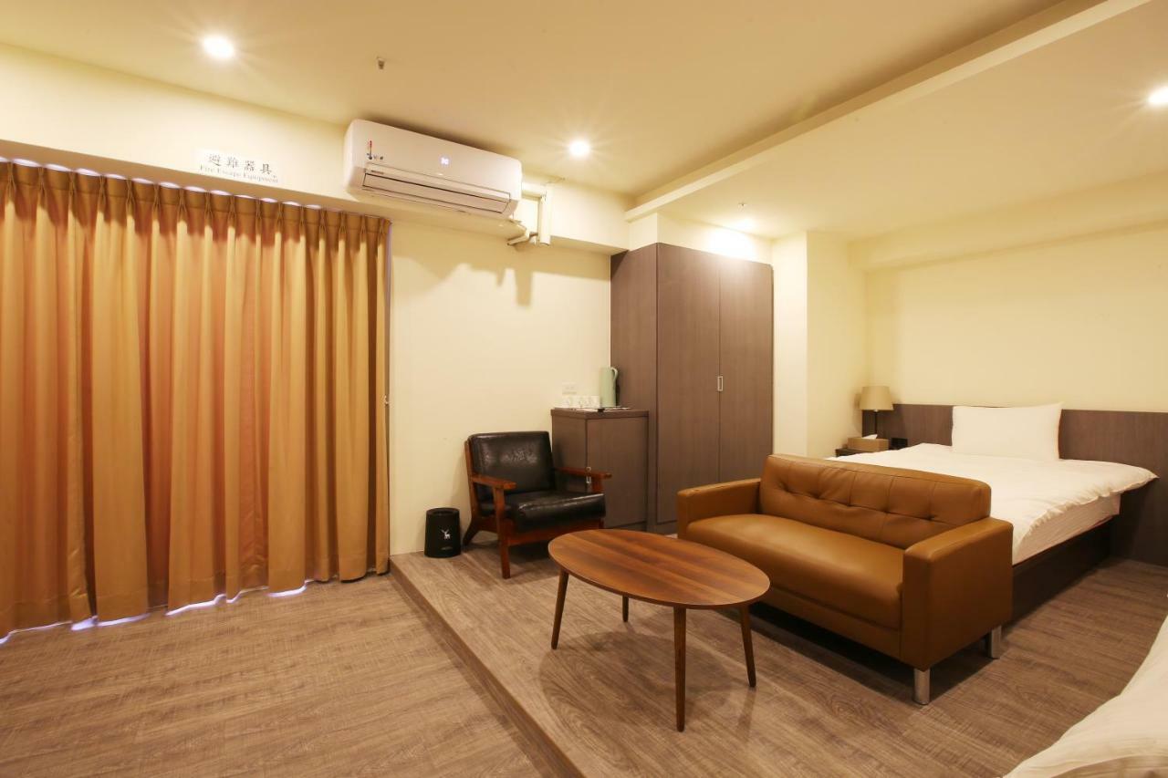 Loosha Hostel Taichung Buitenkant foto