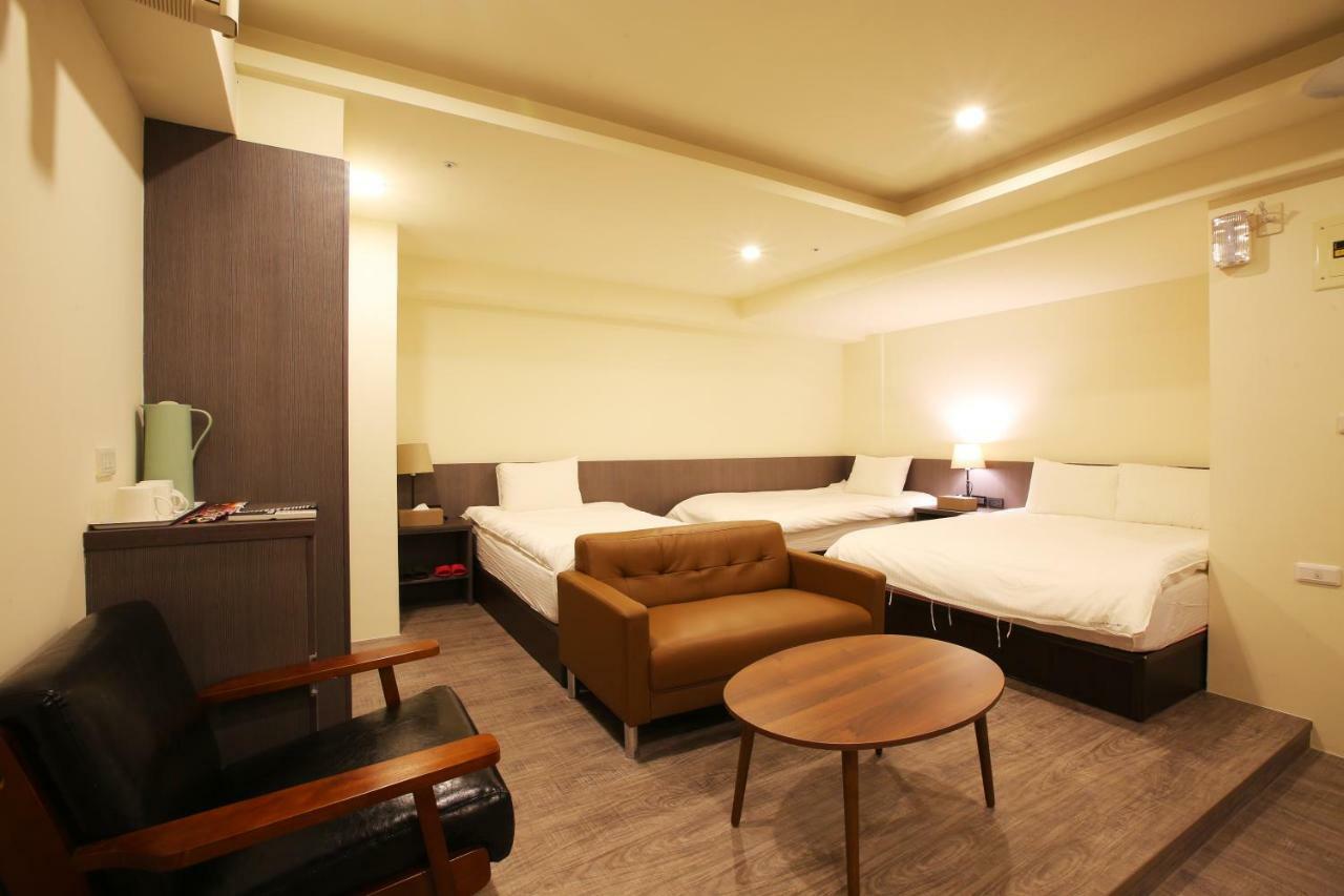 Loosha Hostel Taichung Buitenkant foto